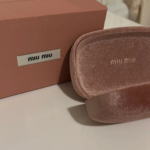 Miu Miu | Accessories | Miu Miu Pink Velvet Glasses Case  display picture 1